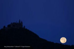 Burg Hohenzollern mit Mond