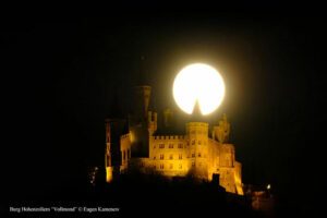 Burg Hohenzollern mit Mond