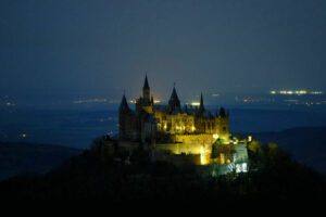 Burg Hohenzollern mit Mond